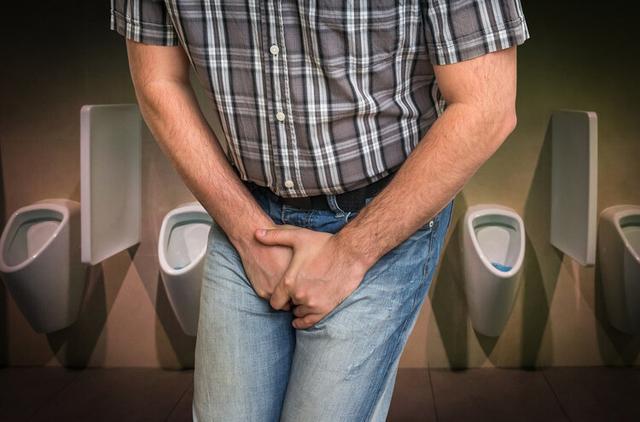 ​一位单身女青年的疑惑：性生活时，男人尿尿和射精会同时发生吗？
