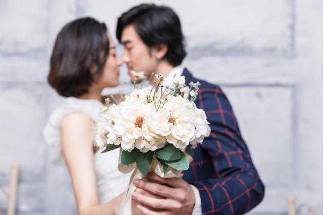令男人爱到上瘾的关键方法:女人香