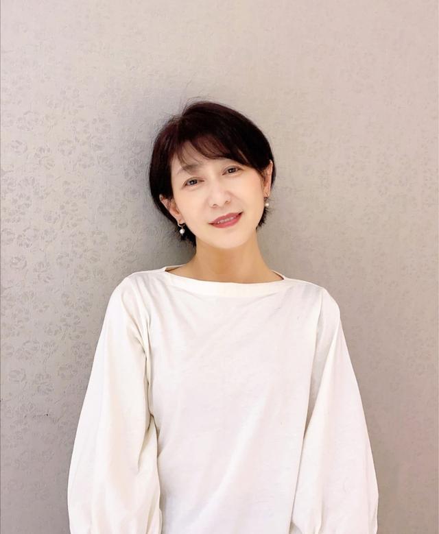 女人不管多大年纪，一定要剪一次露耳短发，大气利落又有高级感