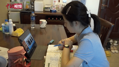 两个女孩的“神仙友谊”，冲上热搜