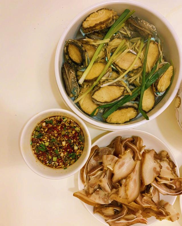 张歆艺哺乳期一口一个鲍鱼配小米辣，感慨巴适得板，鲍鱼又大又豪