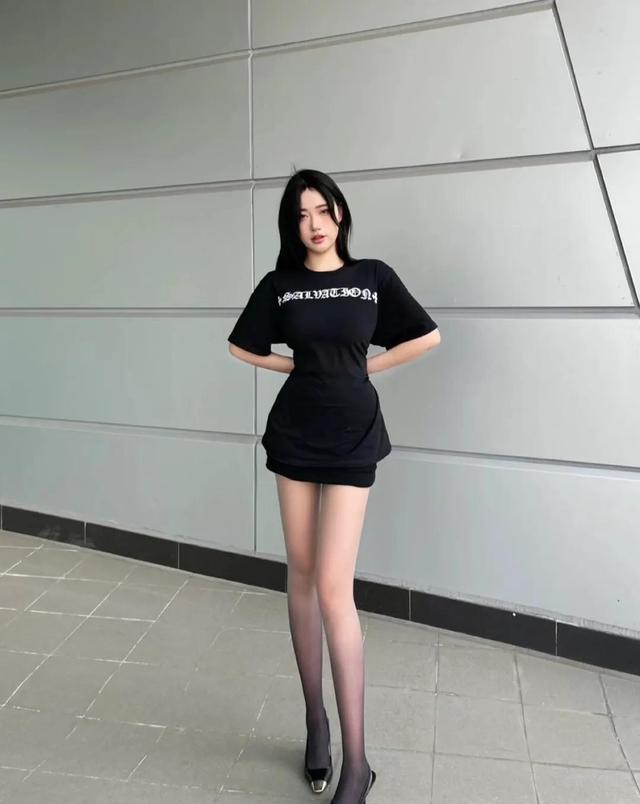 性感高挑模特街拍，美女丝袜