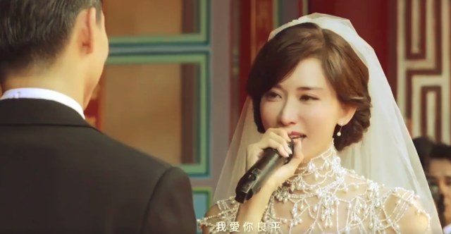 林志玲纪念结婚三周年，晒出婚礼现场影片，与黑泽拥吻太甜蜜