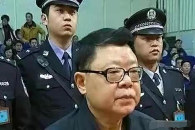 “打黑局长”文强堕落史:强奸女学生,霸占警花10多年,玩弄女星