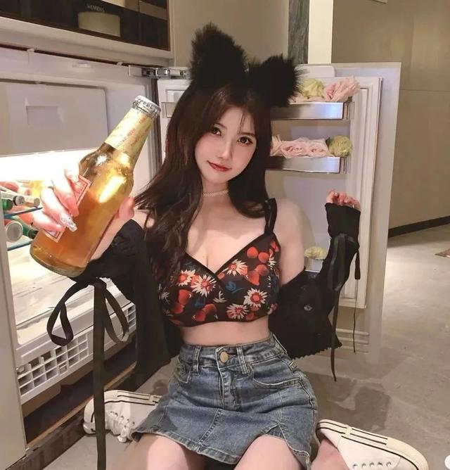 性感美女 诱人完美曲线身材日常写真图