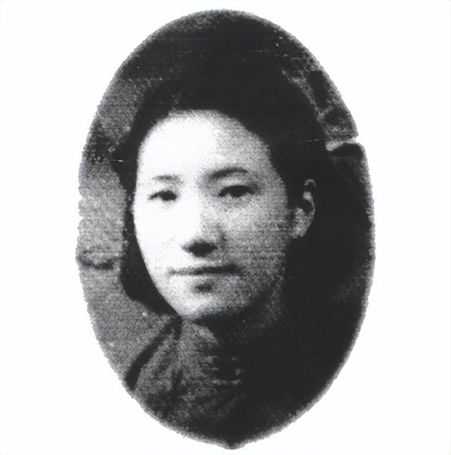 苏青:和闺蜜张爱玲抢男人,晚年沦落成看门大妈,蜗居住10平小屋