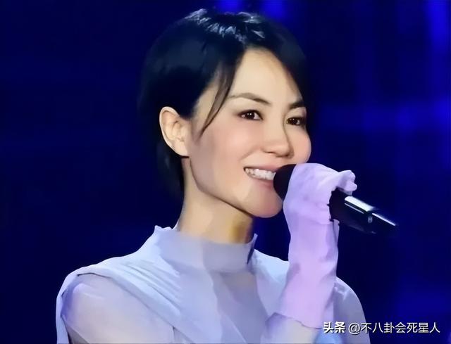 女明星有多敢穿?娜扎、王菲露底裤,郑秀文穿两片布“上下失守”