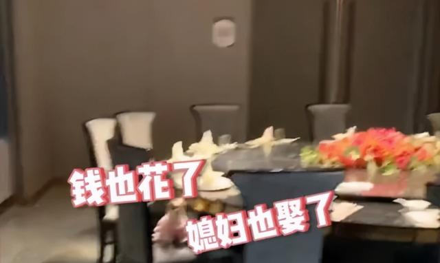 “洞房花烛夜,我和狗睡的”,新郎结完婚把新娘忘在酒店