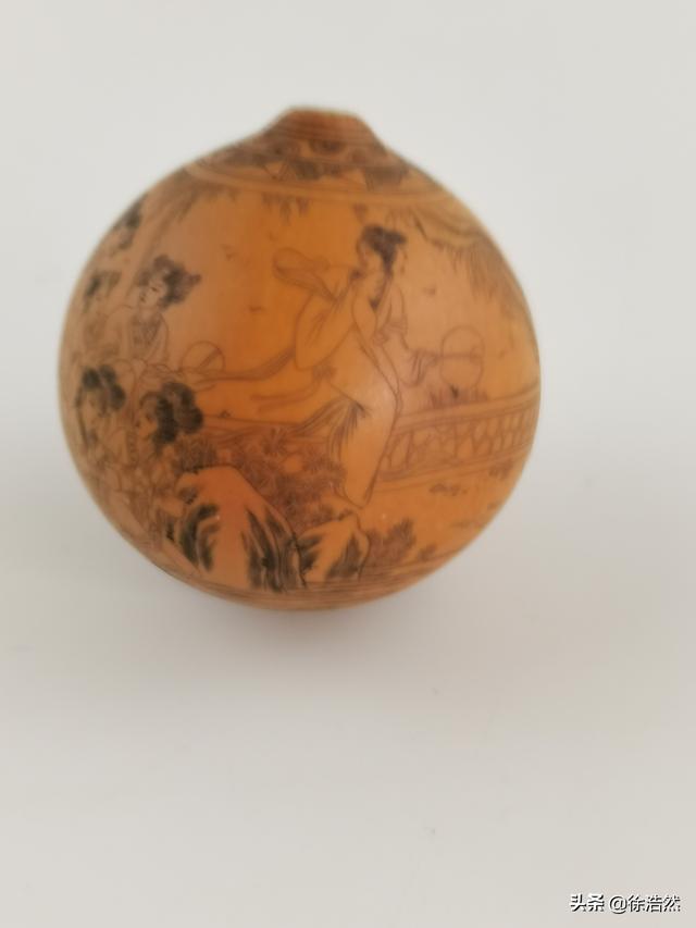 群芳图，鸡蛋葫芦上刻画仕女图，栩栩如生 数一数有几位美女？