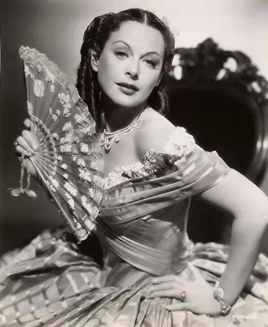 好莱坞惊艳美女海蒂拉玛,全裸出镜“神魂颠倒”