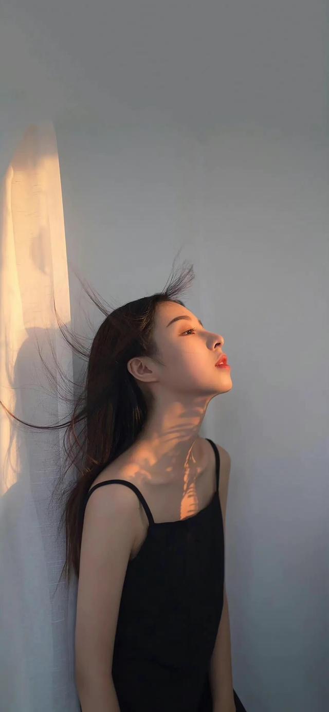 美女姐姐壁纸｜身材很有魅力