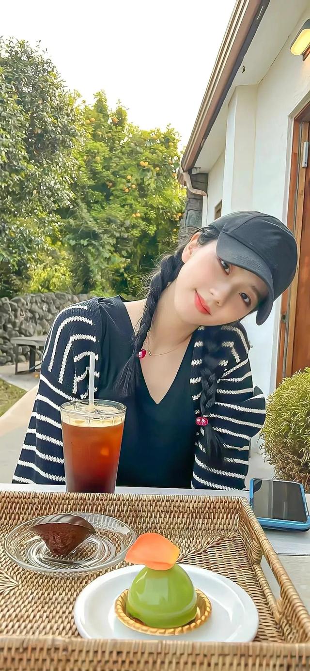 美女姐姐壁纸｜身材很有魅力