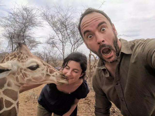 为了偷拍明星母子，她全身涂尿抹粪，却赢得了尊重！