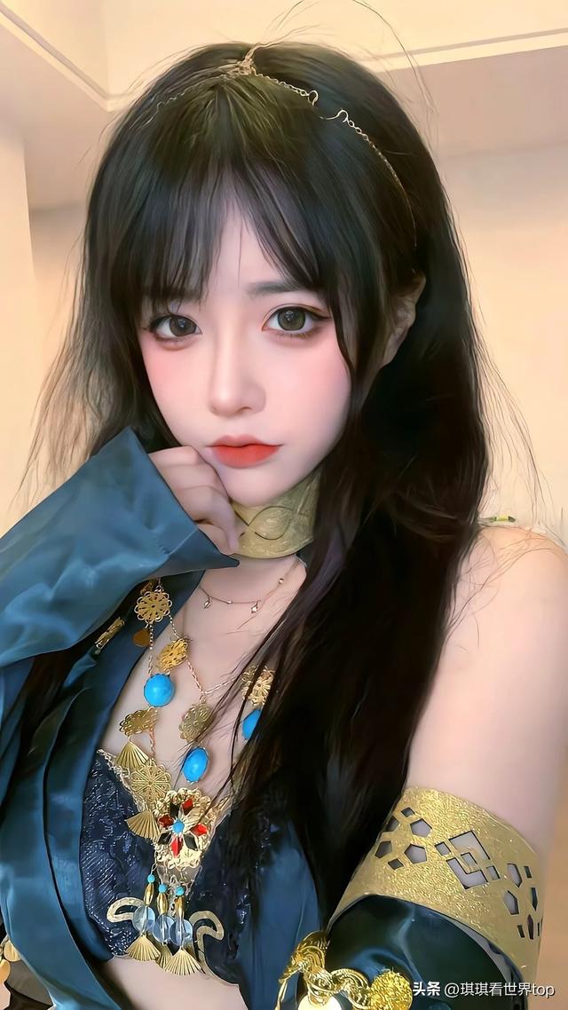 小蛮腰白净诱人的粉嫩小妹妹娇躯稚嫩惹火艺术写真