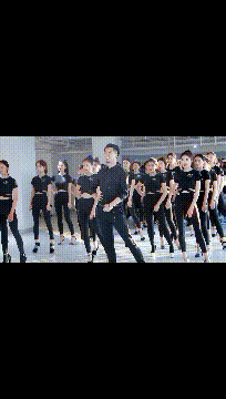 搞笑GIF动图,美女这么调皮的跟我打招呼,是不是对我有意思啊?