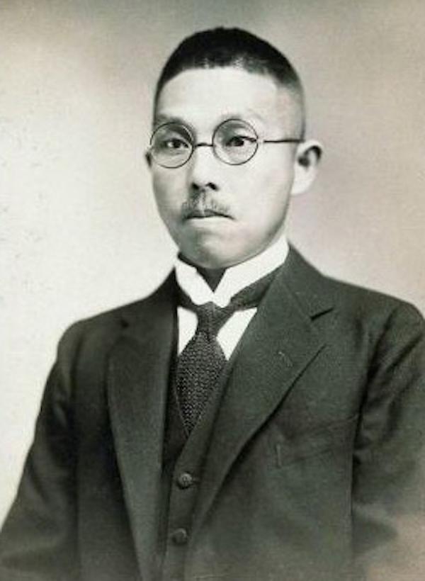 岱峻：杨森九姨太的毕业论文——《一个过渡时代的家庭》