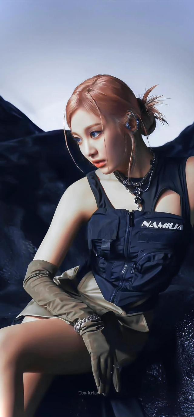 美女姐姐壁纸｜身材很有魅力