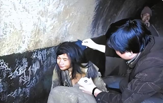 19岁少女被3人强奸15年，父子三人以她取乐，行为残忍令人发指！