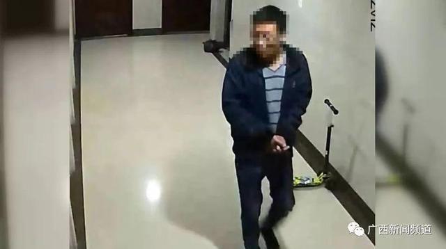 “亲吻高跟鞋”的男人又出现了！多次潜入小区，在别人家门口做出不雅动作