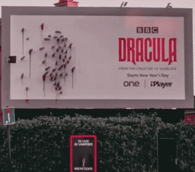 搞笑GIF动图,美女这么调皮的跟我打招呼,是不是对我有意思啊?