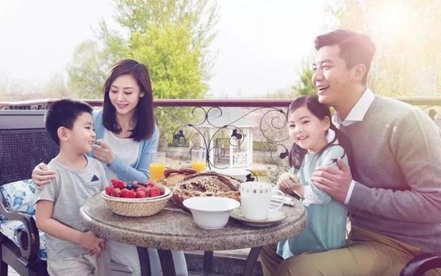 “洞房花烛夜,我和狗睡的”,新郎结完婚把新娘忘在酒店