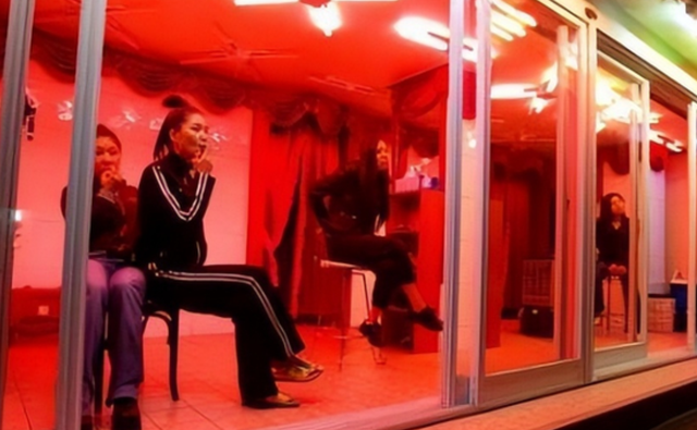 2000年荷兰宣布“性交易”合法，22年过去了，回头看后遗症太明显