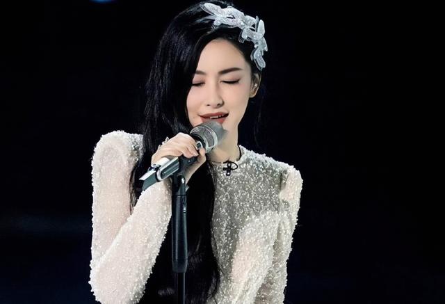 “浪姐”这一夜，日本女星登顶人气榜，“二次元”们彻底摊牌了