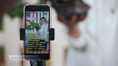 独臂女孩回乡卖花，她的创业故事太励志