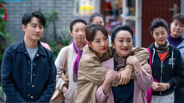 从《十六岁的花季》演到《欢迎光临》，杨昆不想当前辈丨人物