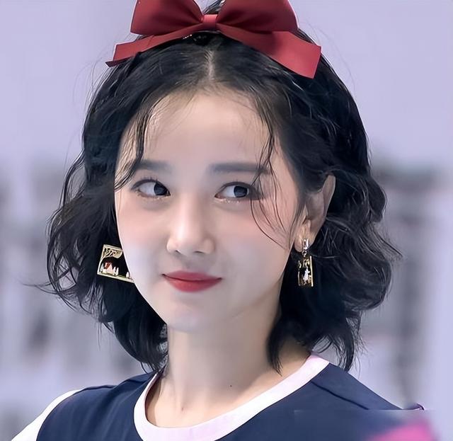 自曝整容数十次，“后天美女”陈小纭旧照流出后，真实颜值成亮点