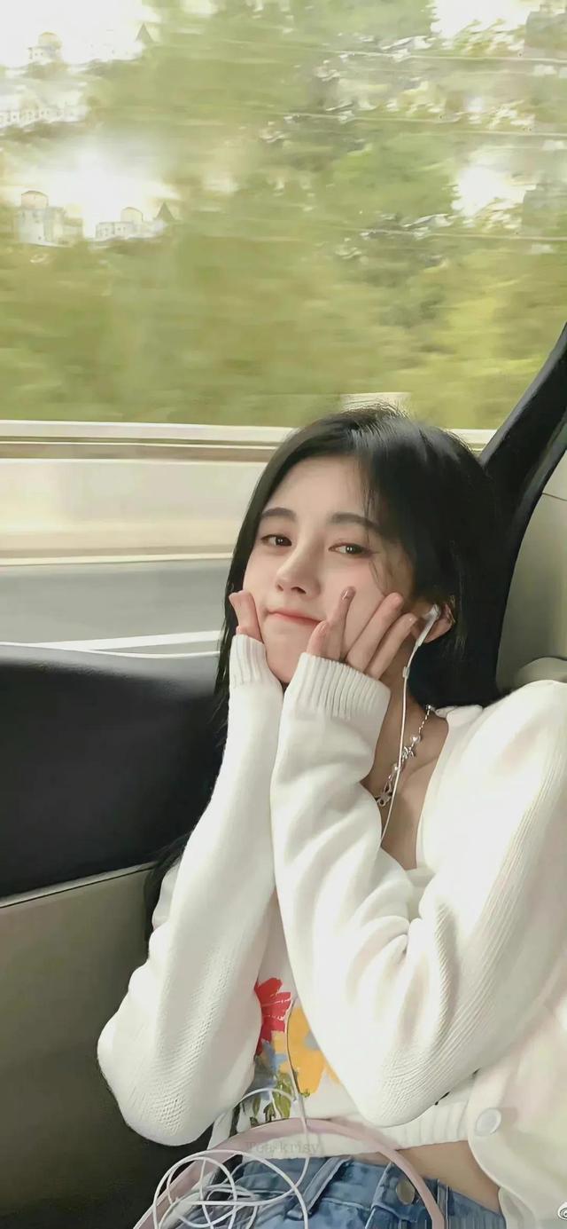 美女姐姐壁纸｜身材很有魅力