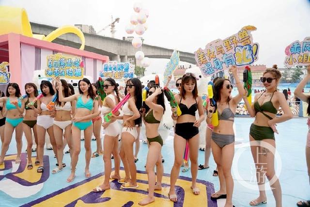 “北极熊”热舞开浪 百名比基尼美女上演水枪大战