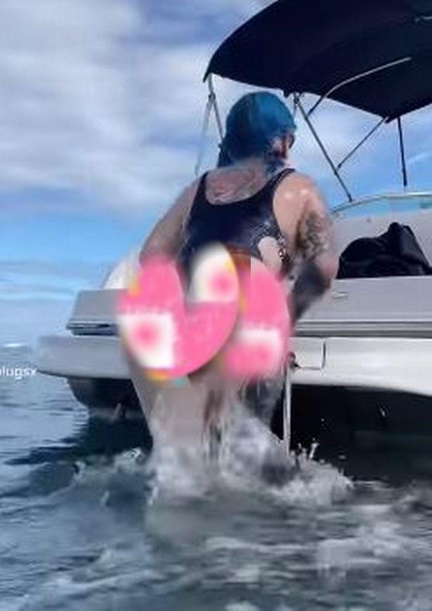 OnlyFans模特洛拉·梅森分享海边比基尼照，真性感