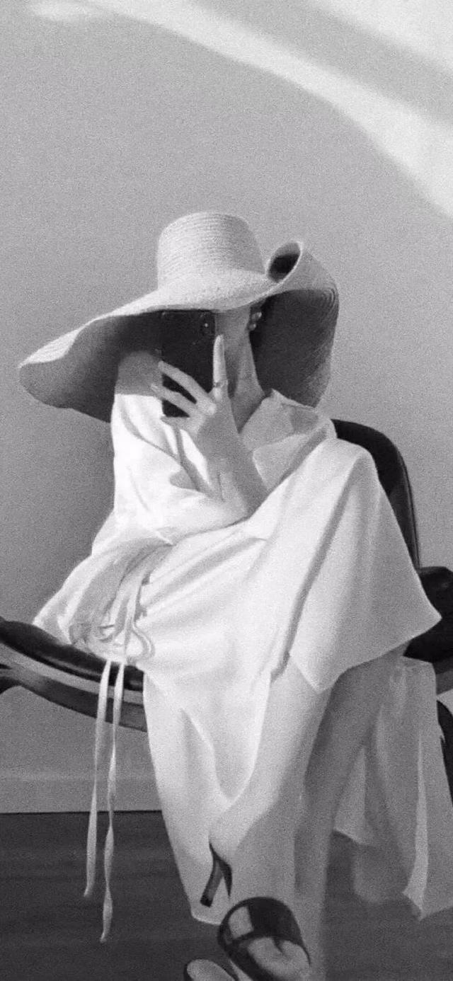 美女姐姐壁纸｜身材很有魅力