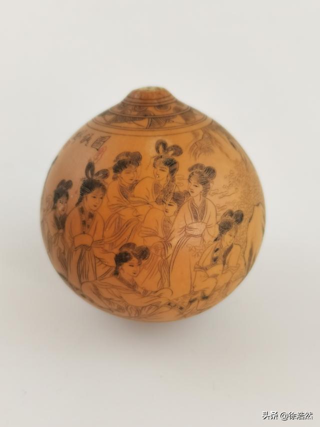 群芳图，鸡蛋葫芦上刻画仕女图，栩栩如生 数一数有几位美女？