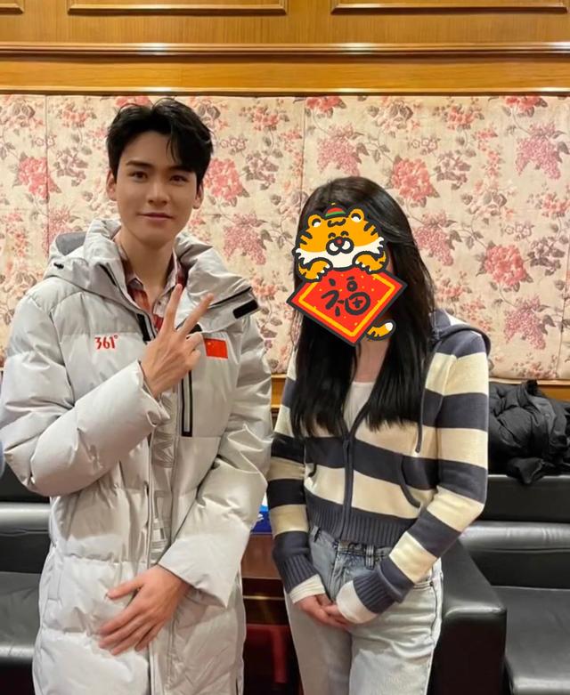 央视元宵晚会主持阵容曝光,李思思造型绝美,薄纱透视装仙气十足