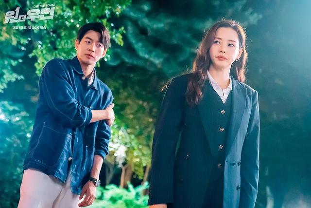 豆瓣稳定评分8.0，大女主爽剧《一个女人》到底有多好看