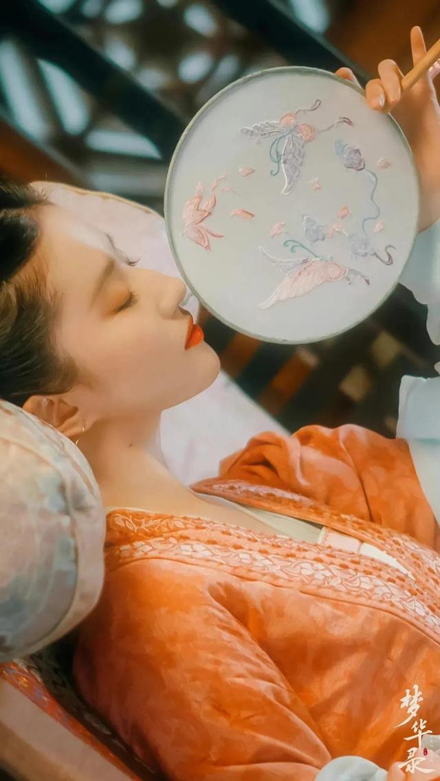 美女姐姐壁纸｜身材很有魅力