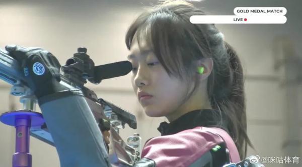 中国18岁高三女生火了，成世锦赛四金王