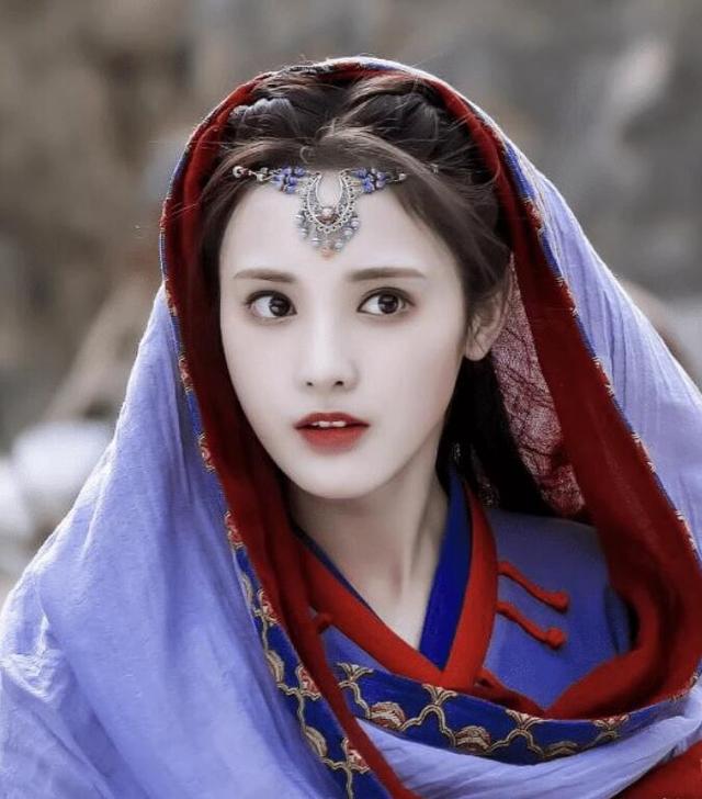 内娱又曝潜规则丑闻！90后女明星私生活混乱，为资源不惜陪睡领导