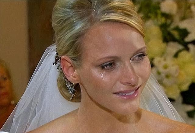 摩纳哥王妃：逃婚3次被抓回，丈夫私生子找上门，结婚11年伤透心