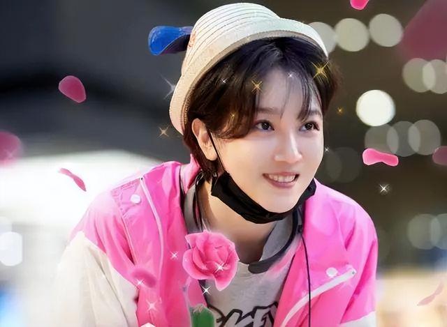 自曝整容数十次，“后天美女”陈小纭旧照流出后，真实颜值成亮点