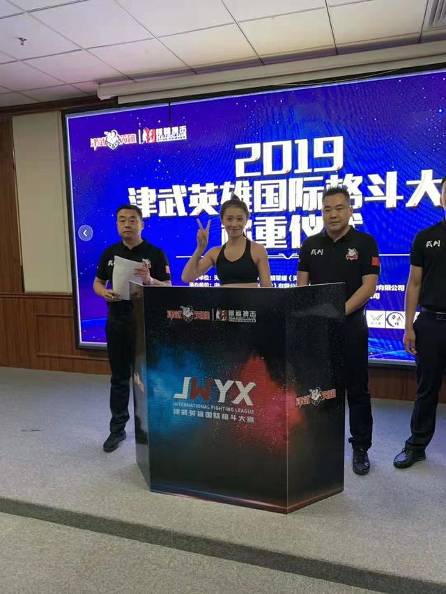 刚刚，中国搏击美少女全场暴击，碾压韩国女将