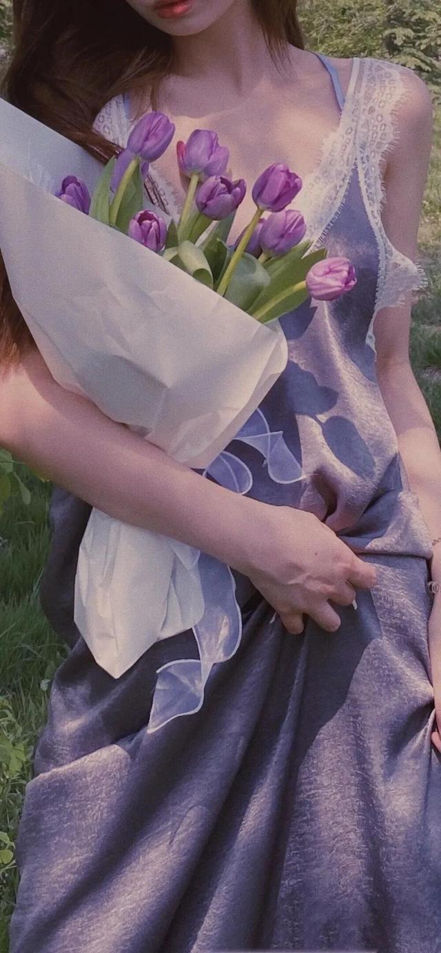 美女姐姐壁纸｜身材很有魅力