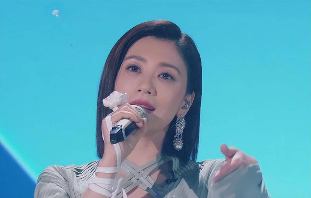 “浪姐”这一夜，日本女星登顶人气榜，“二次元”们彻底摊牌了