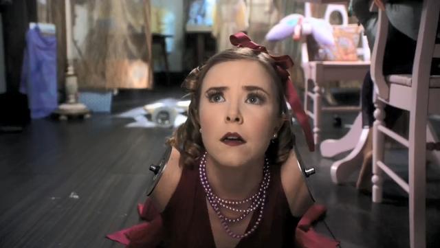 神秘凶手连环作案，绑架妙龄少女做成活人玩偶，犯罪惊悚片