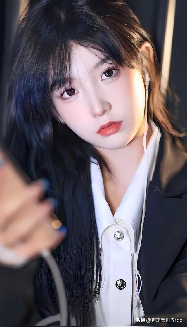 小蛮腰白净诱人的粉嫩小妹妹娇躯稚嫩惹火艺术写真