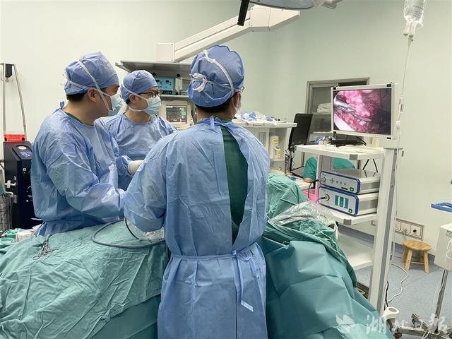 喝饮料吃快餐不节制 33岁男生胸部“发育”