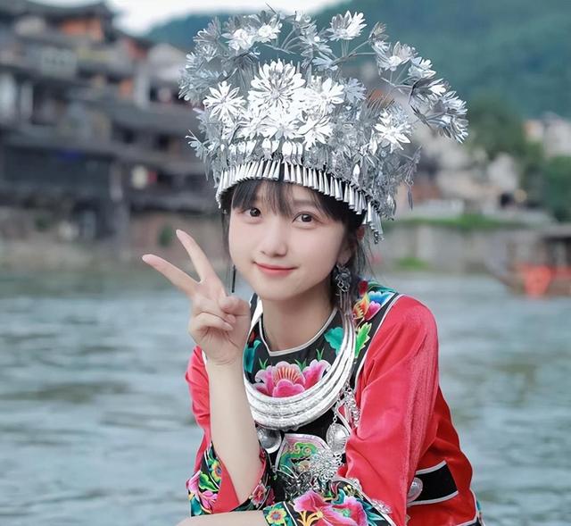 南大出现美女校花,长相甜美可爱神似王冰冰,网友:心动的感觉