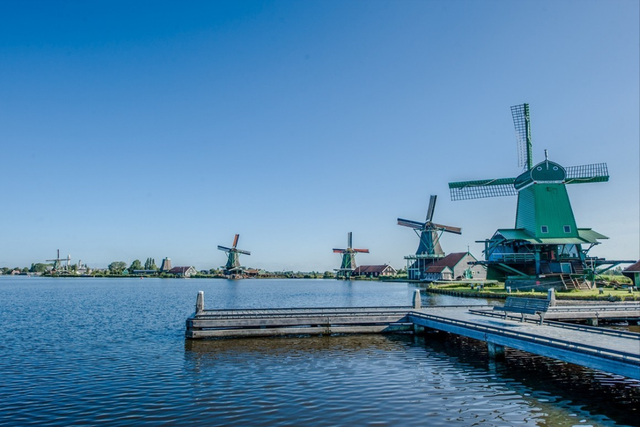 2000年荷兰宣布“性交易”合法，22年过去了，回头看后遗症太明显